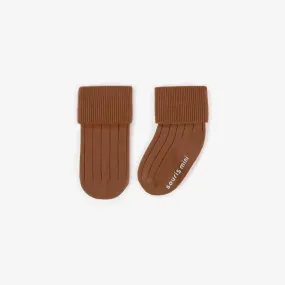 Chaussettes brunes extensibles, naissance   || Brown stretchy socks, newborn